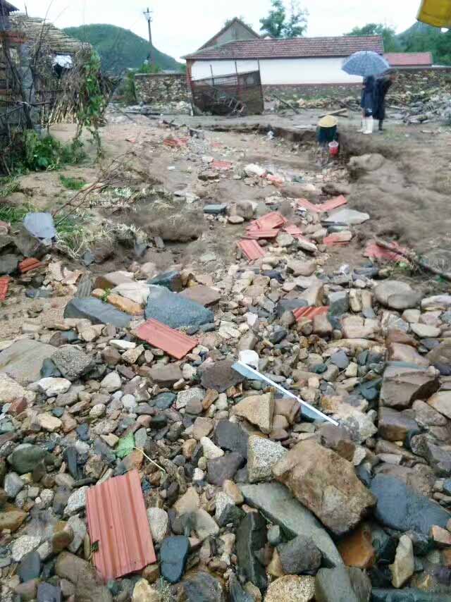 玉米倉(cāng)子，還有糧食也沒(méi)有了！